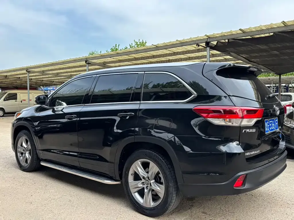 Toyota Highlander — фото 6