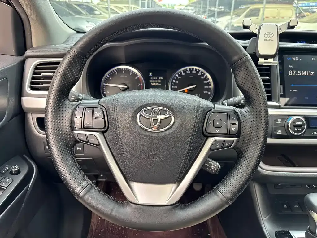 Toyota Highlander — фото 2