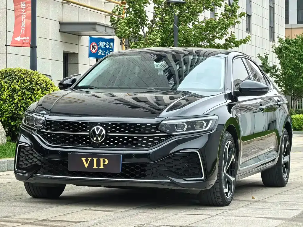 Volkswagen Passat — фото 1