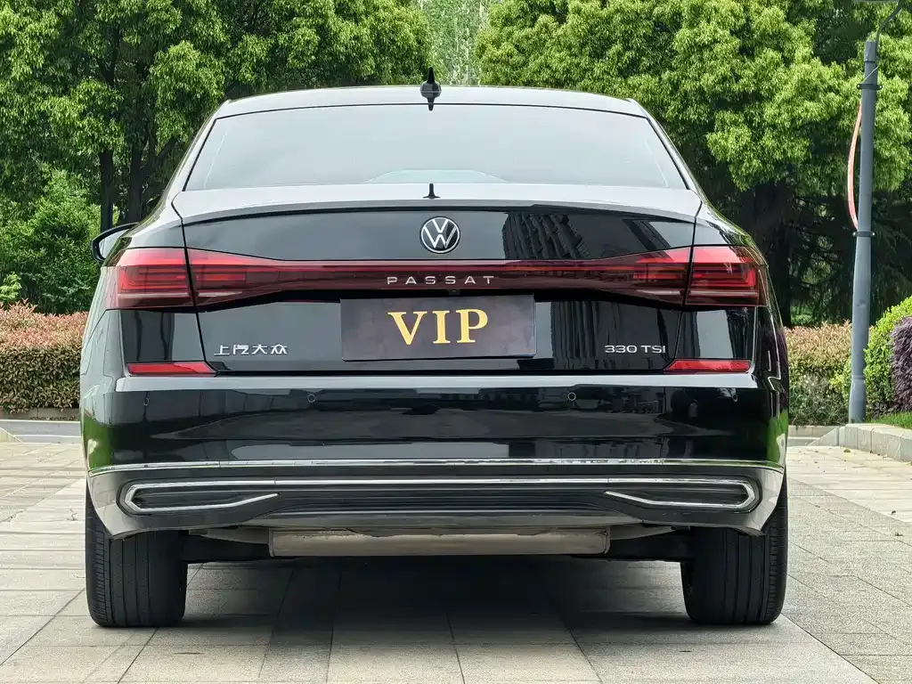 Volkswagen Passat — фото 10