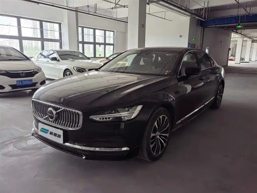 Volvo S90 — фото 1