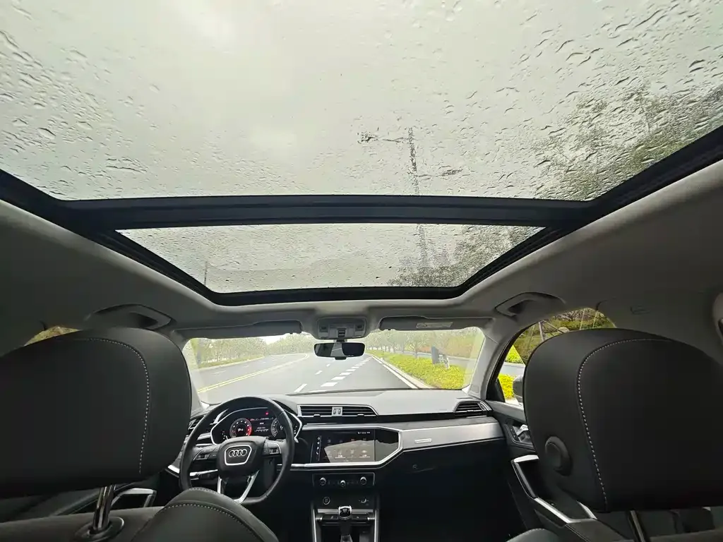 Audi Q3 2023 из CN, фото 3
