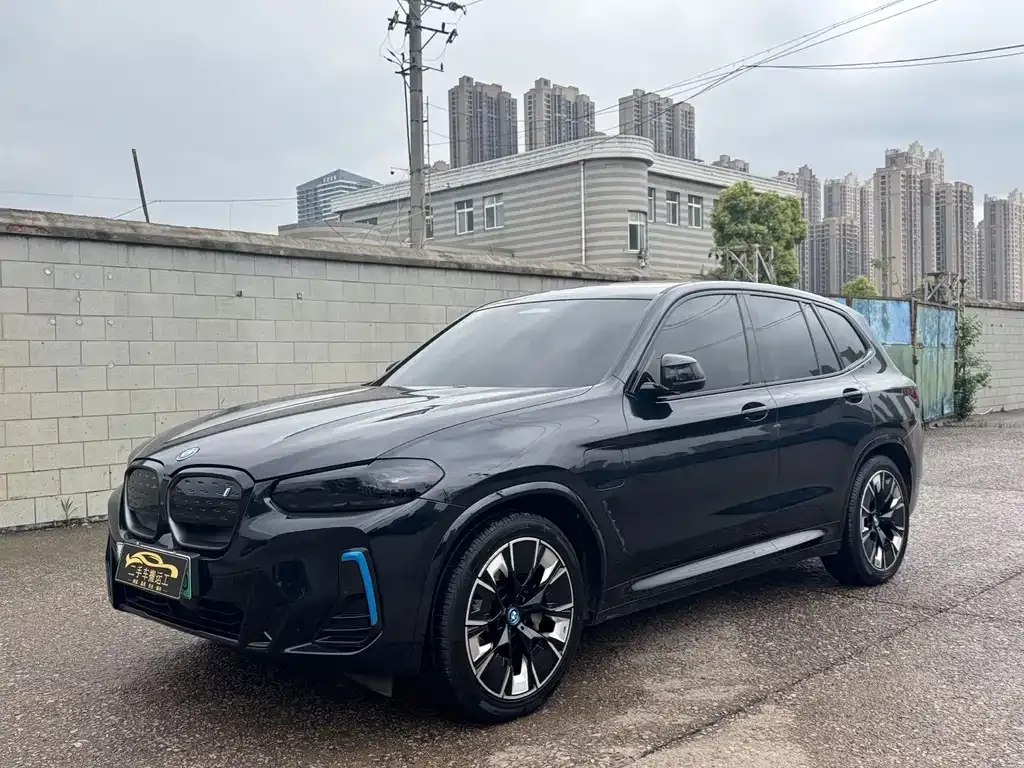 BMW iX3 — фото 1
