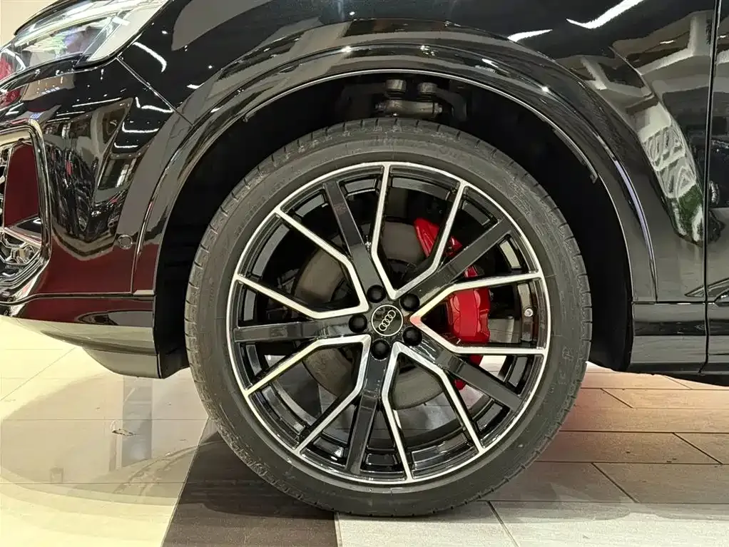 Audi Q7 — фото 10