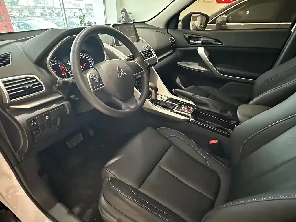 Mitsubishi Eclipse Cross — фото 10