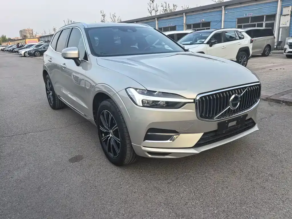 Volvo XC60 — фото 9