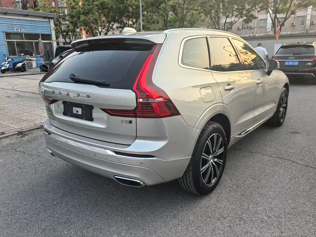 Volvo XC60 — фото 10