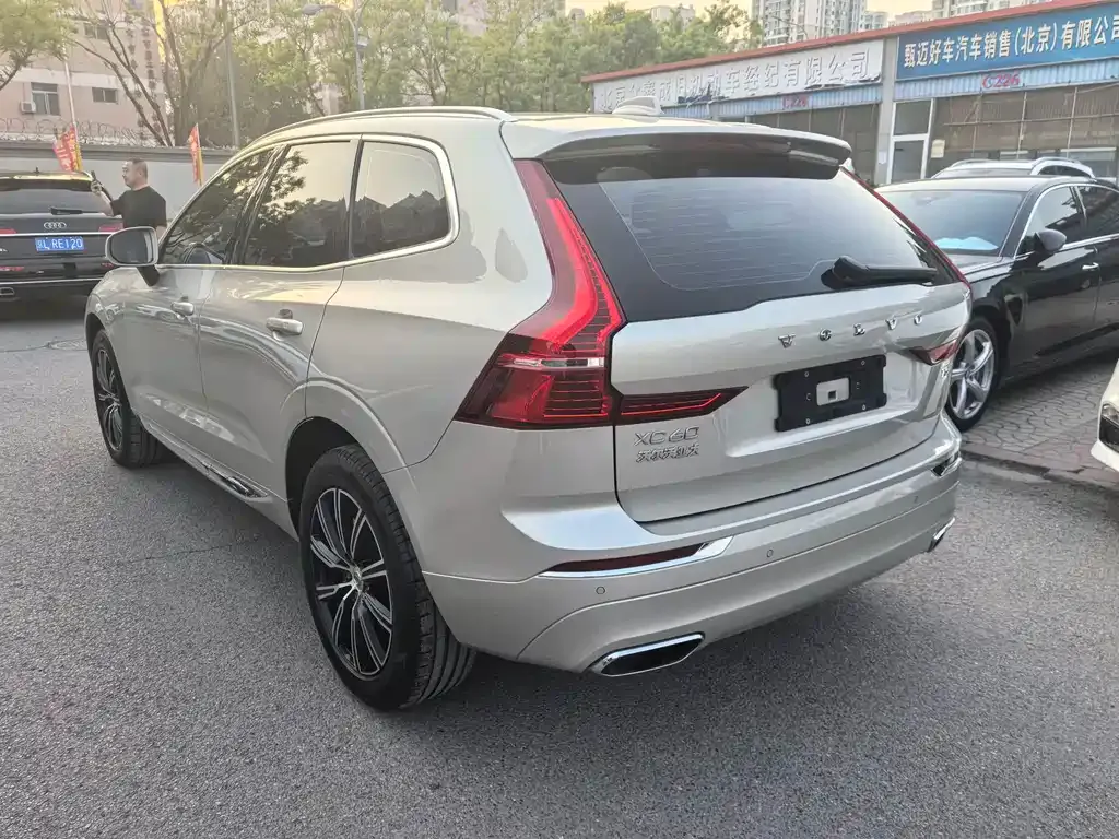 Volvo XC60 — фото 8
