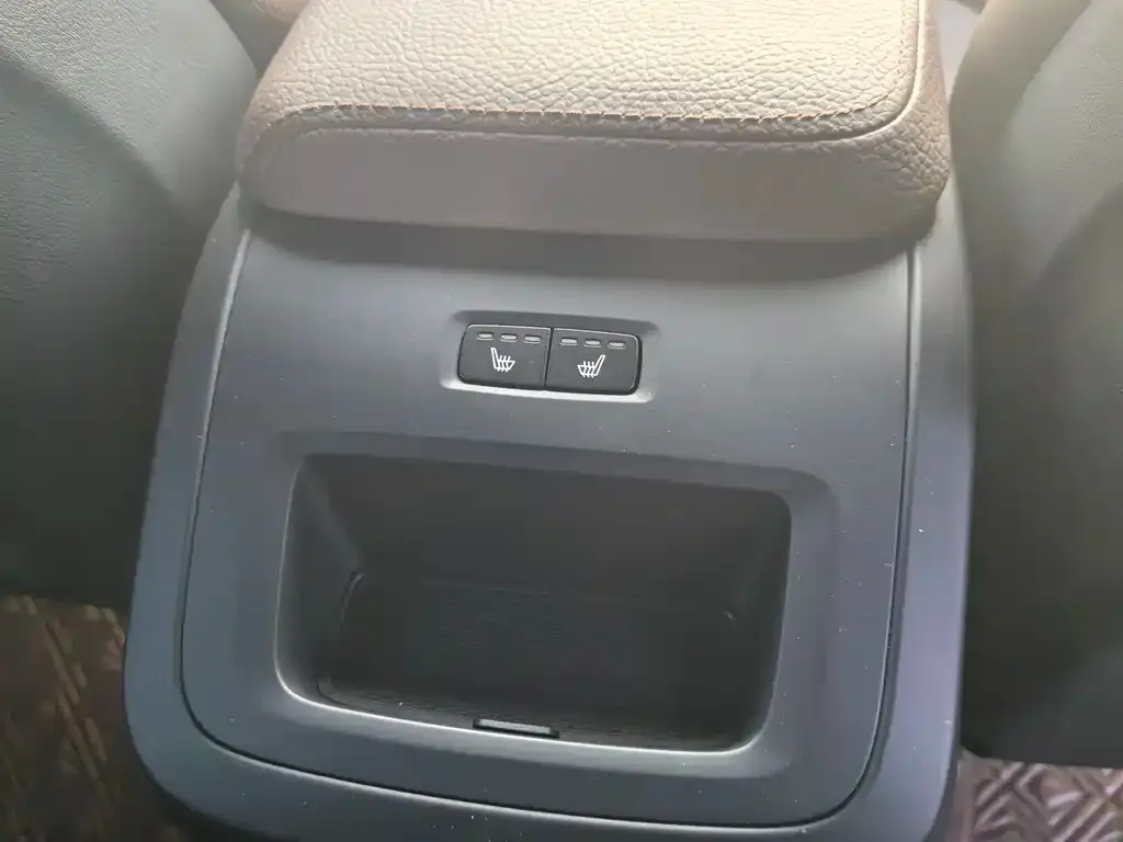 Volvo XC60 — фото 2