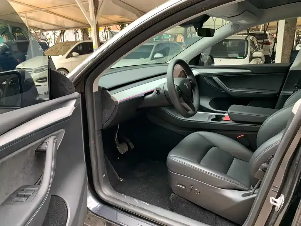 Tesla Model Y — фото 4
