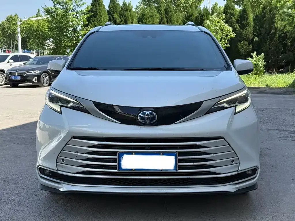 Toyota Sienna — фото 9