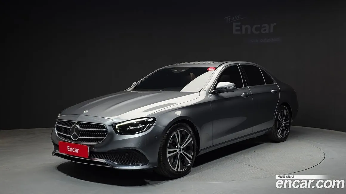 Mercedes-Benz E-Class — фото 1