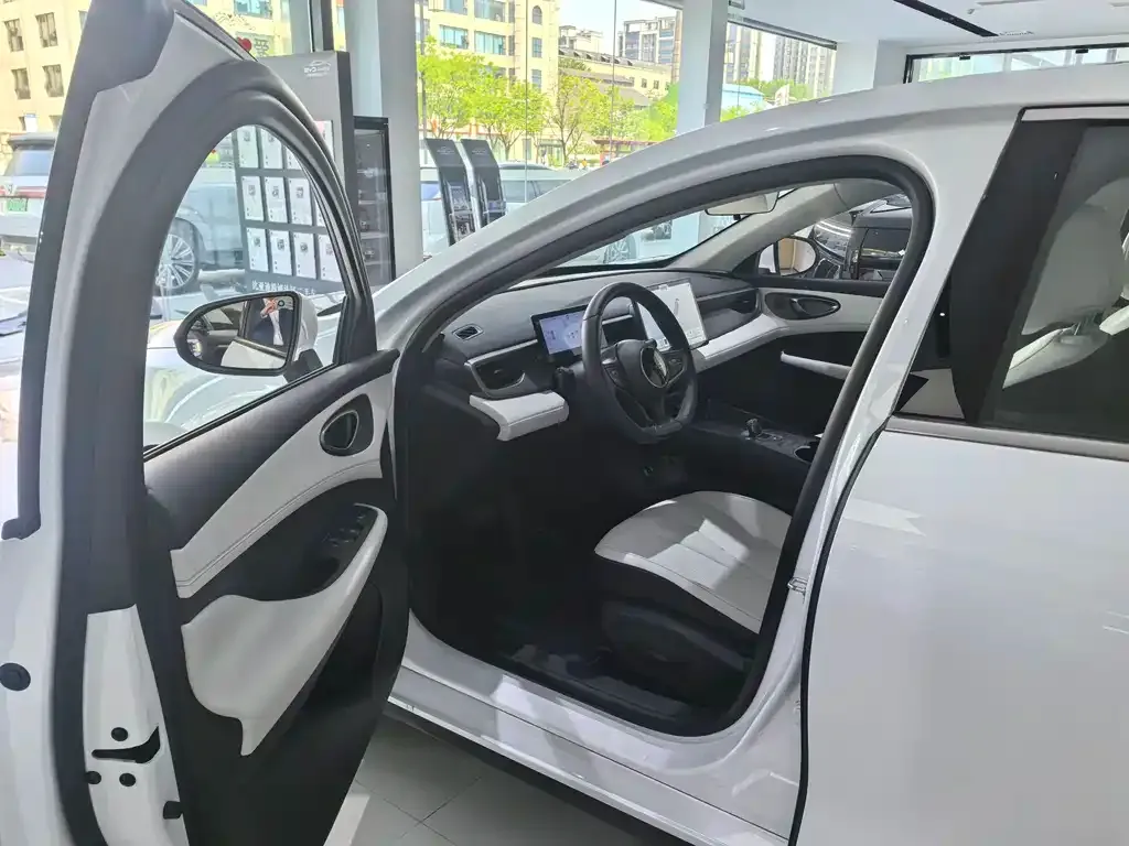 BYD Seal 05 DM-i — фото 4