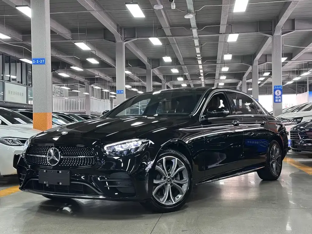 Mercedes-Benz E-Class — фото 1