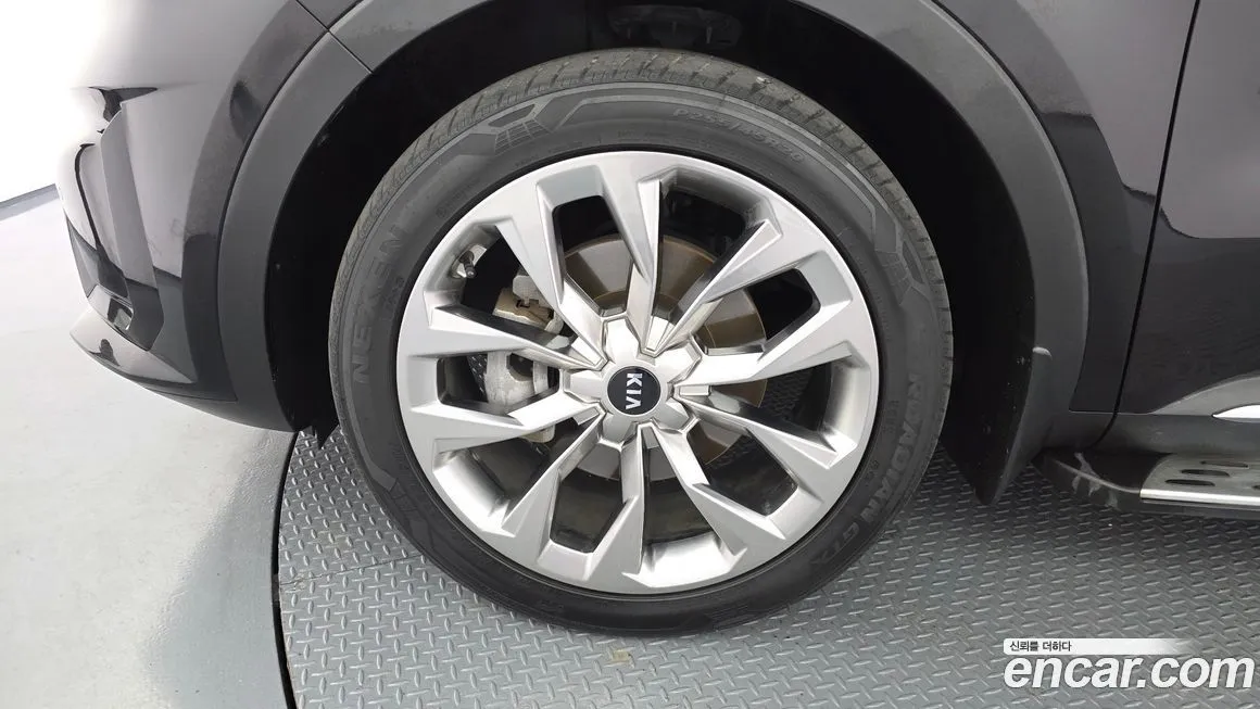 Kia Sorento — фото 6