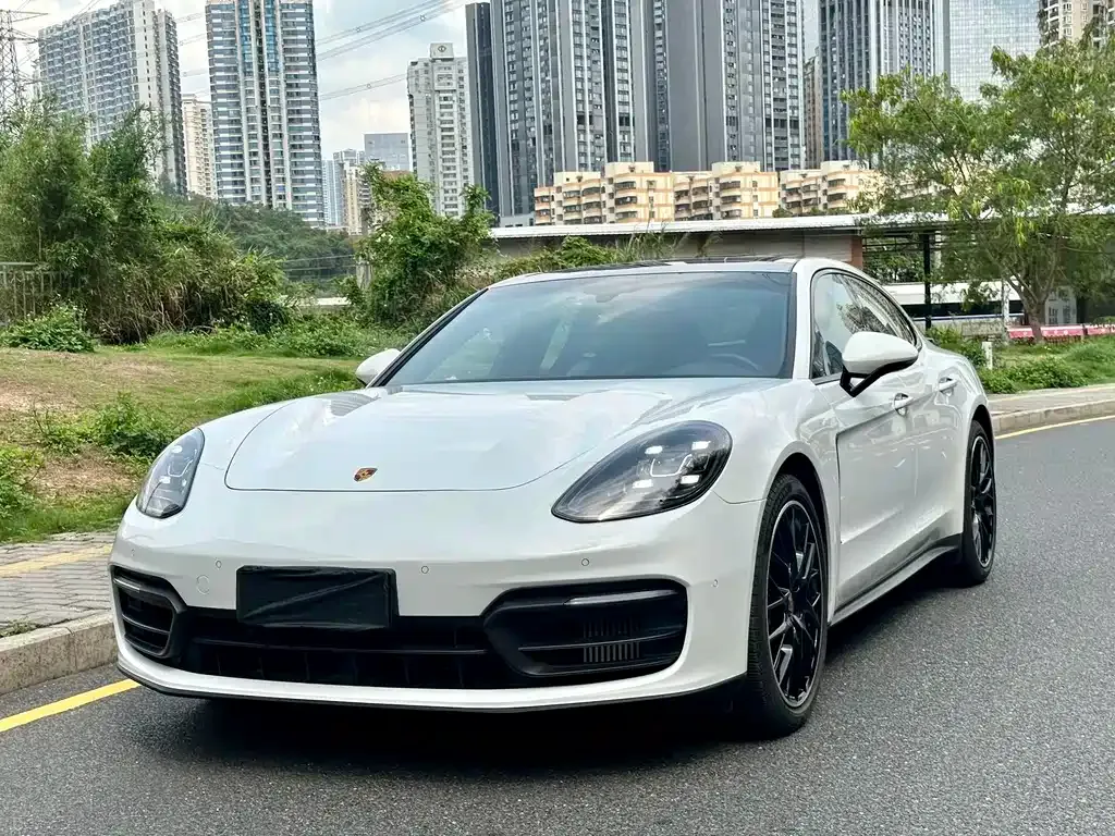 Porsche Panamera — фото 1