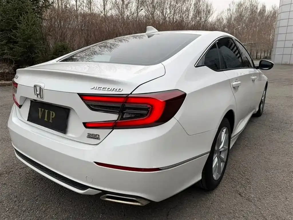 Honda Accord — фото 8