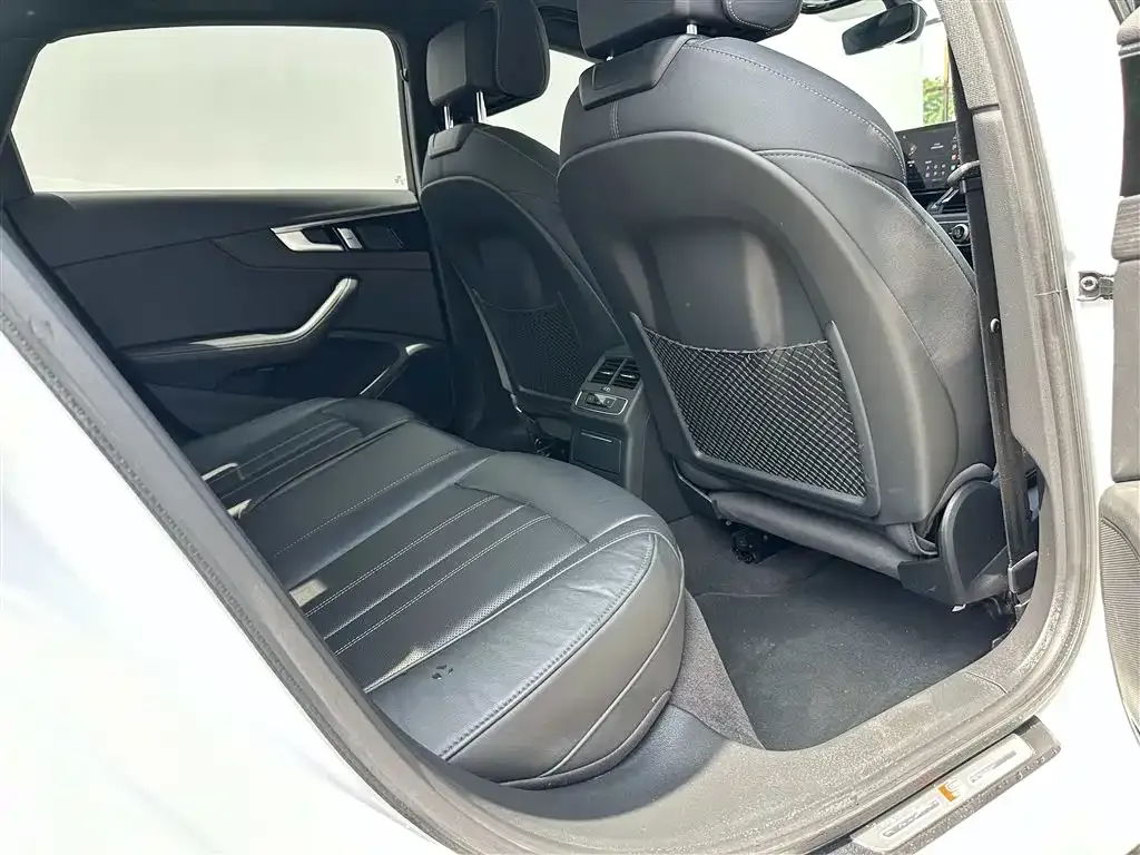 Audi A4L 2024 из CN, фото 2