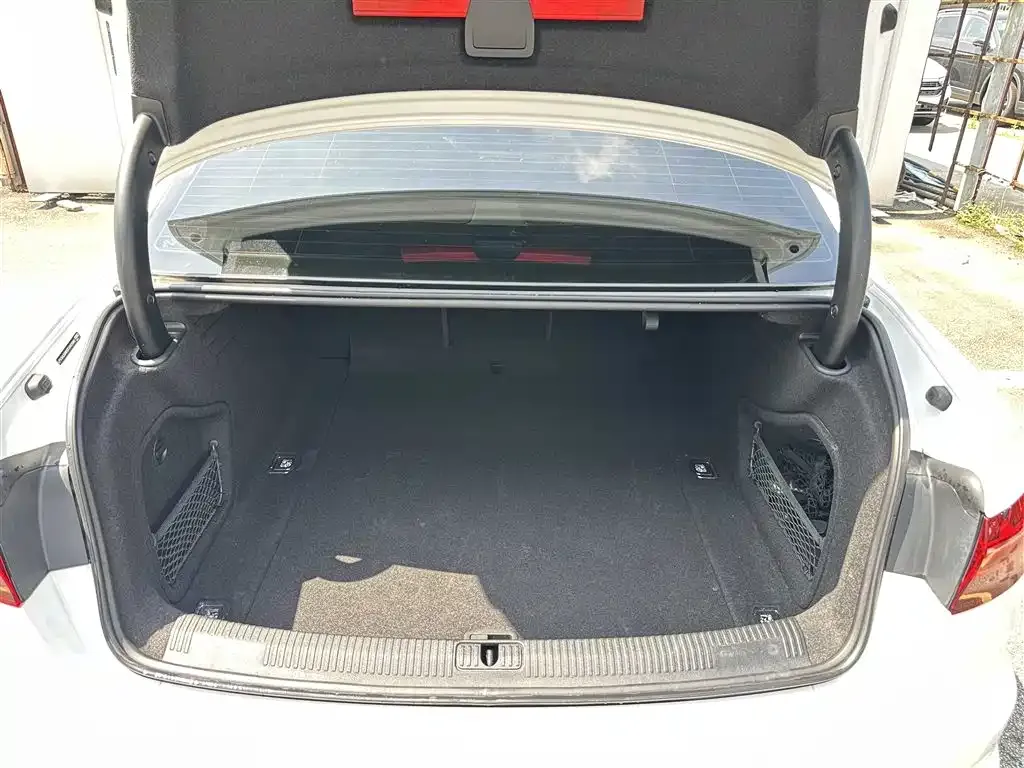 Audi A4L 2024 из CN, фото 3