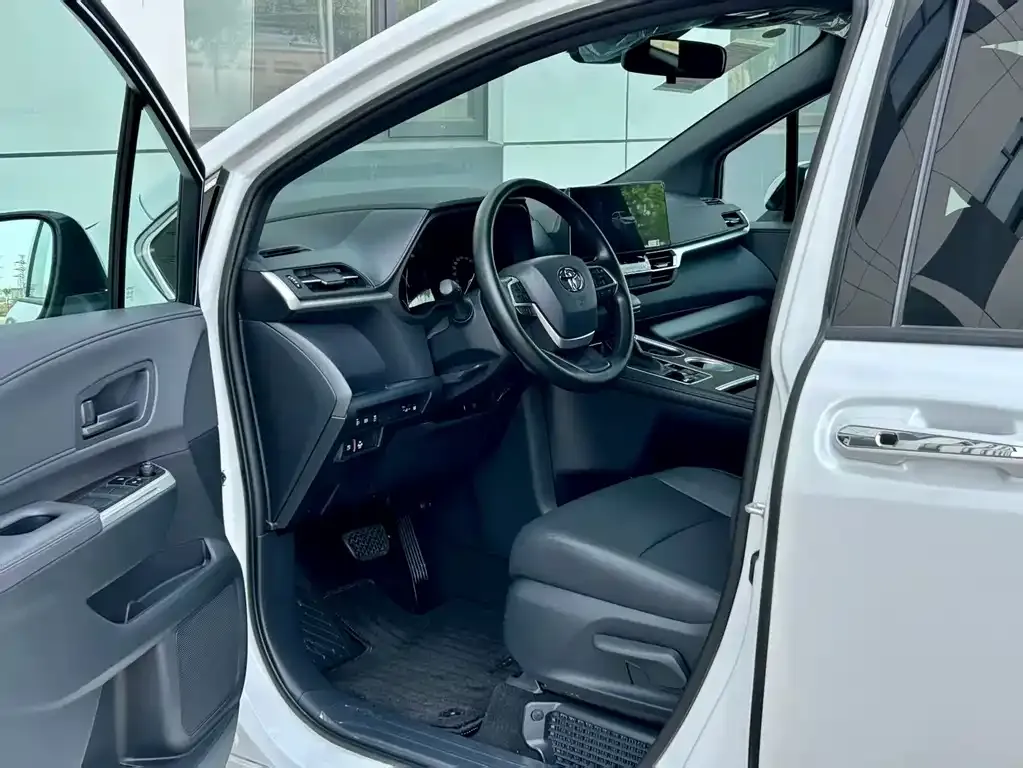 Toyota Granvia — фото 7
