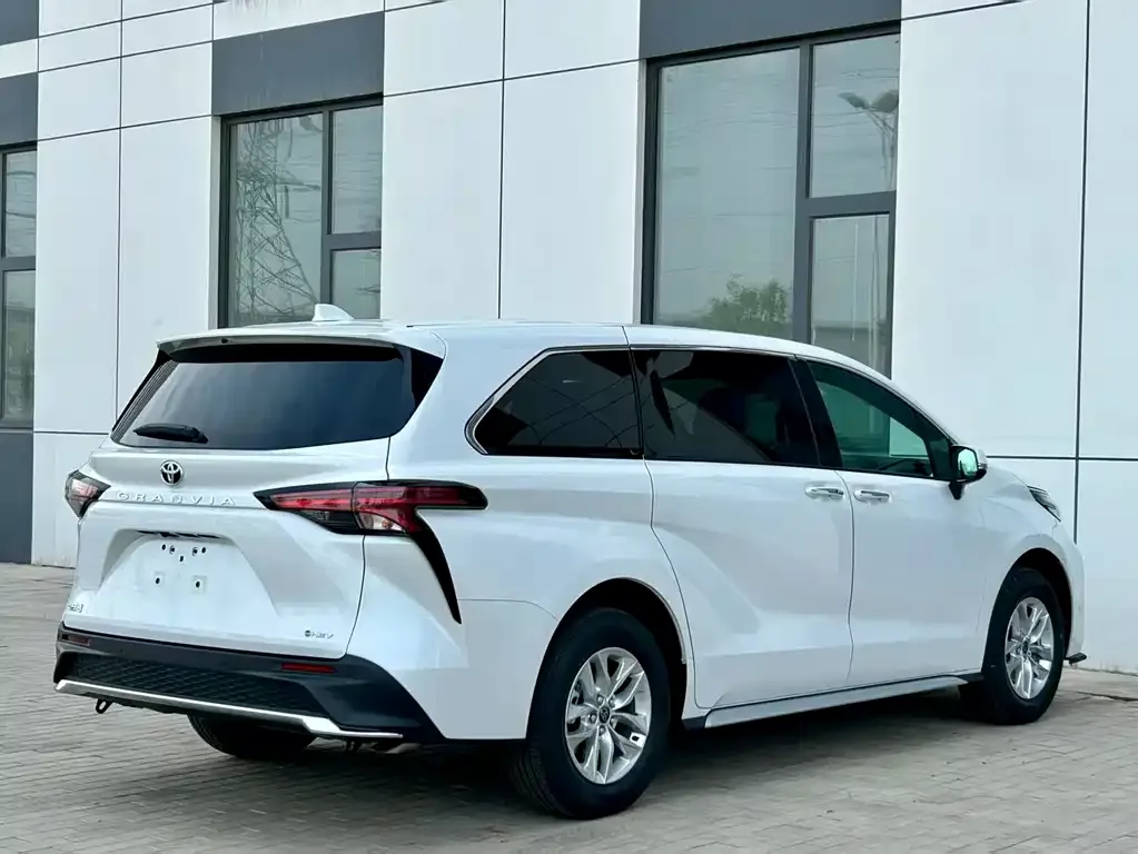 Toyota Granvia — фото 8