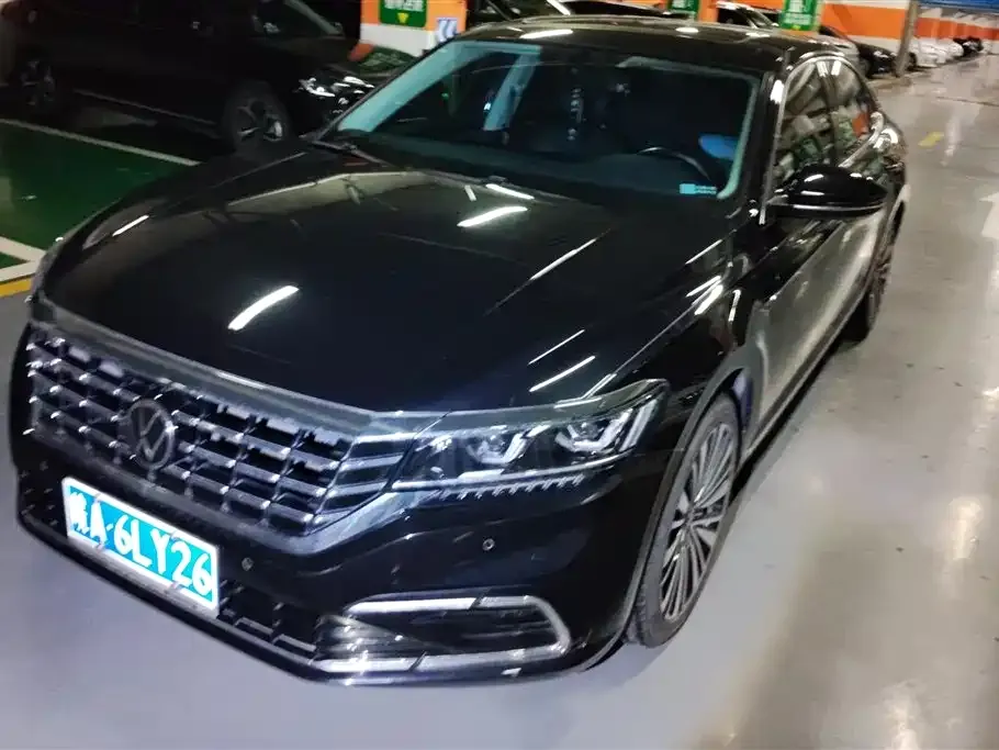 Volkswagen Passat — фото 1