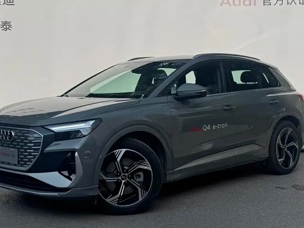 Audi Q4 e-tron — фото 1