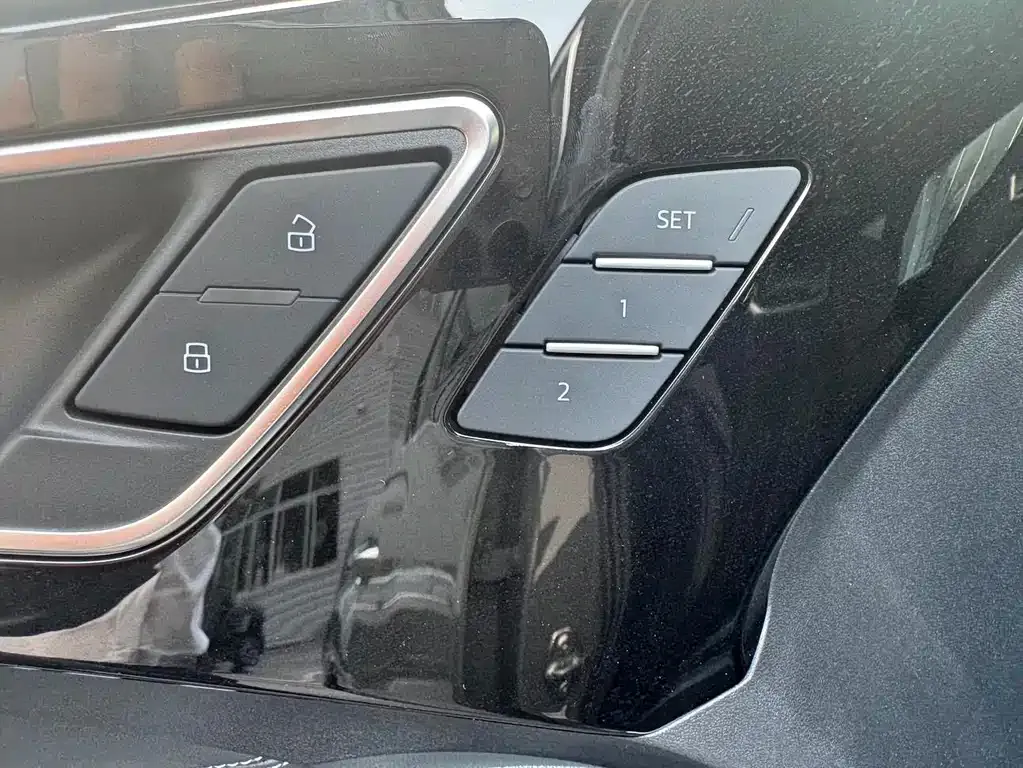 Audi Q4 e-tron — фото 9
