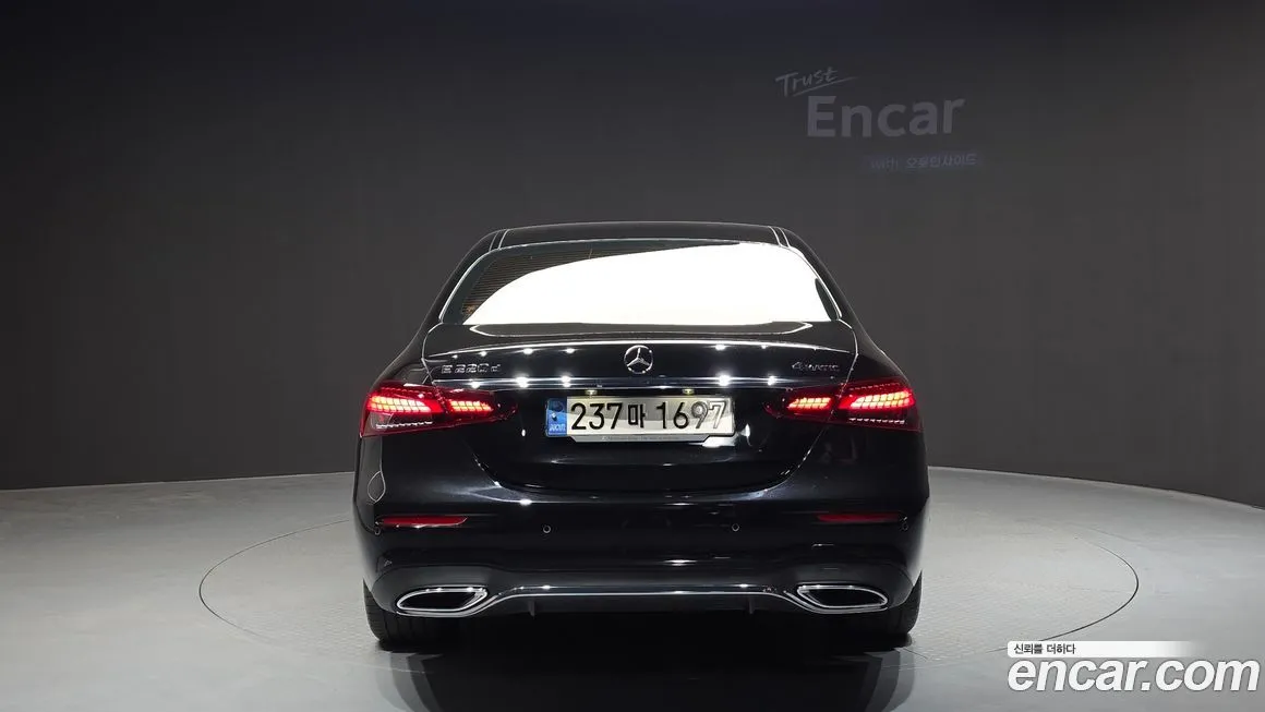 Mercedes-Benz E-Class — фото 2