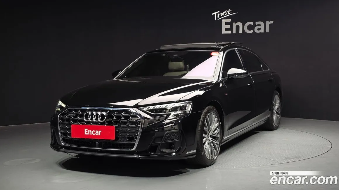 Audi A8 — фото 1