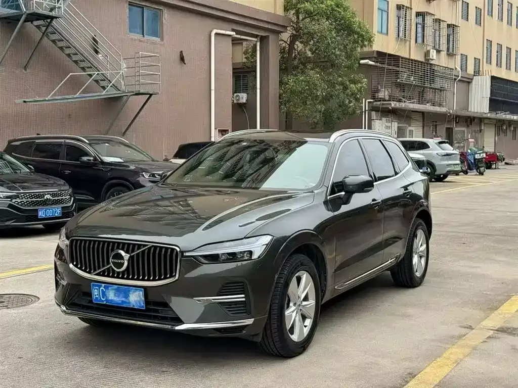 Volvo XC60 — фото 1