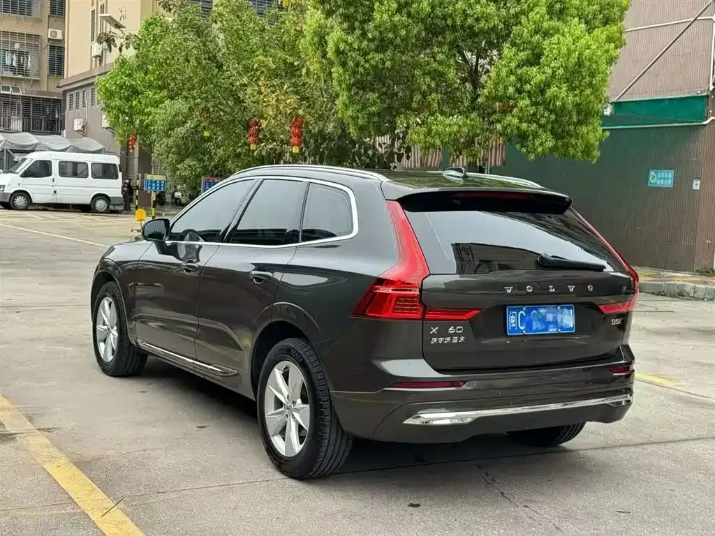 Volvo XC60 — фото 7