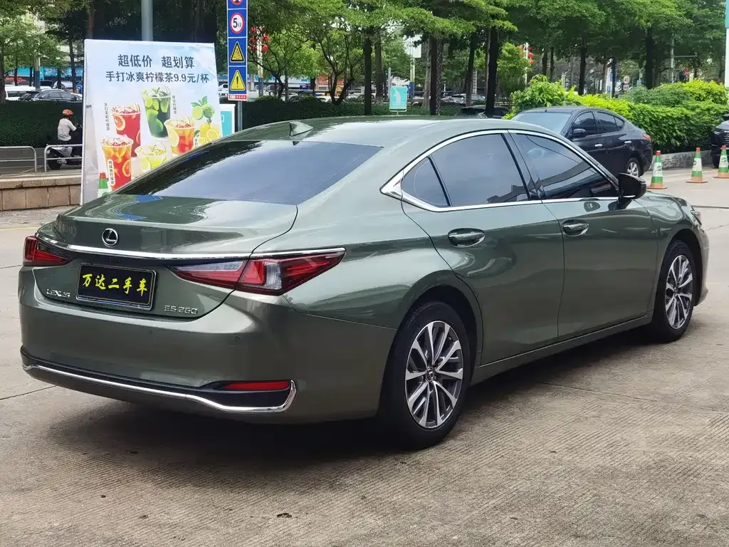 Lexus ES — фото 10
