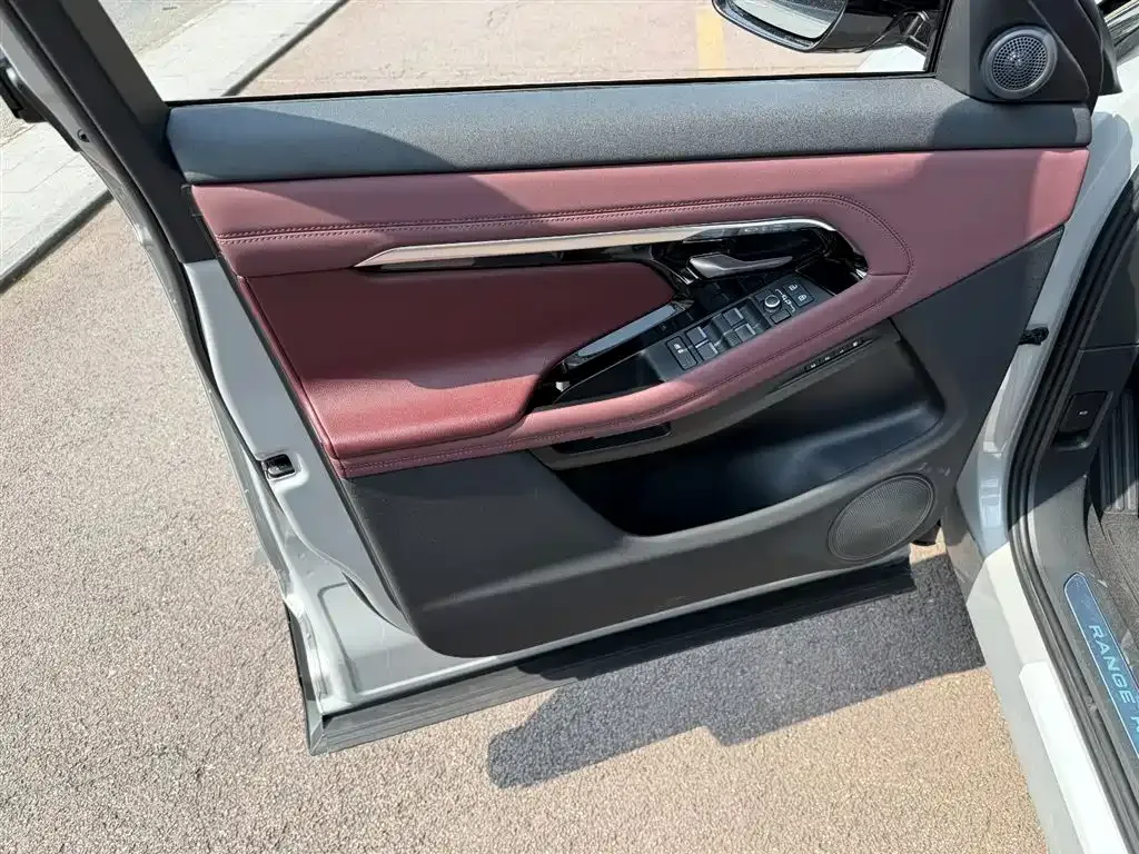 Land Rover Evoque PHEV 2023 из CN, фото 5