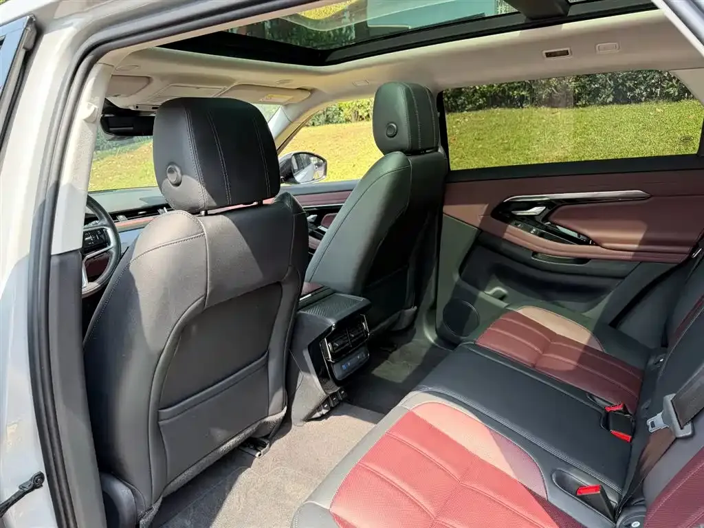 Land Rover Evoque PHEV 2023 из CN, фото 2