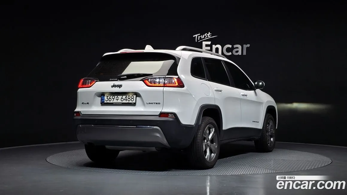 Jeep Cherokee — фото 2