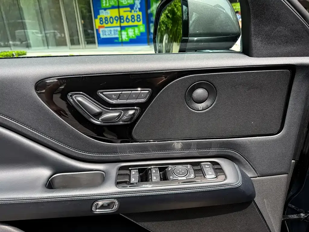 Lincoln Aviator — фото 10