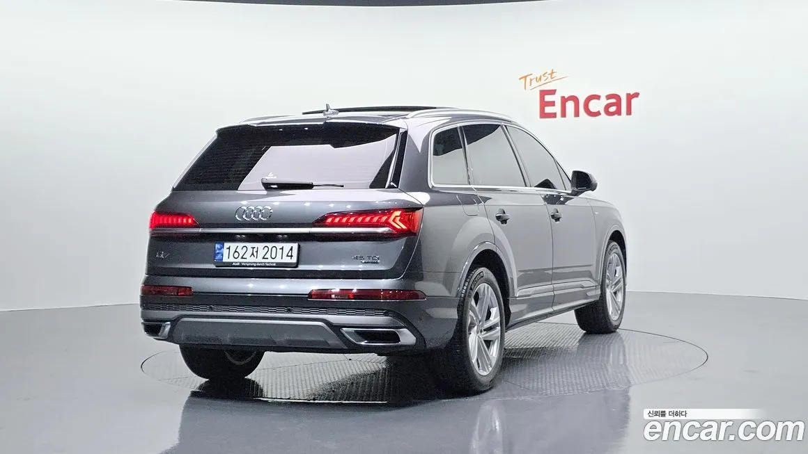 Audi Q7 2021 из KR, фото 4