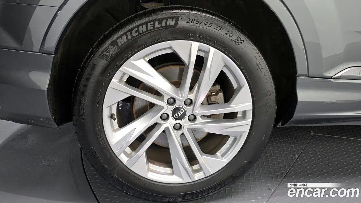 Audi Q7 2021 из KR, фото 8