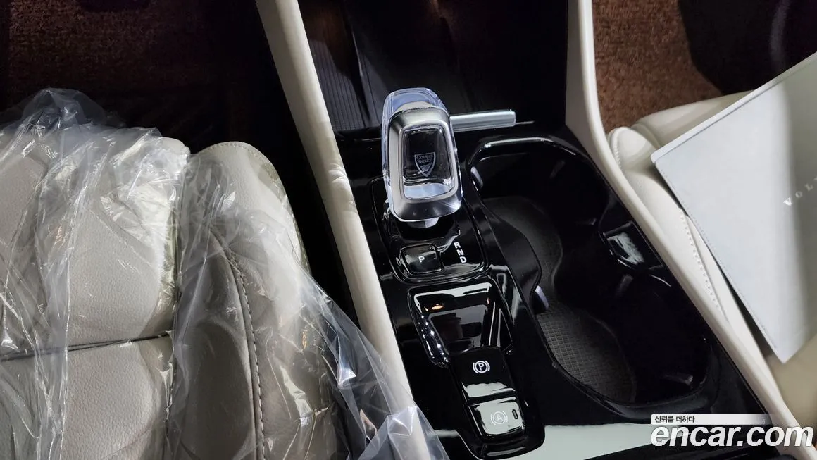 Volvo XC40 2025 из KR, фото 8