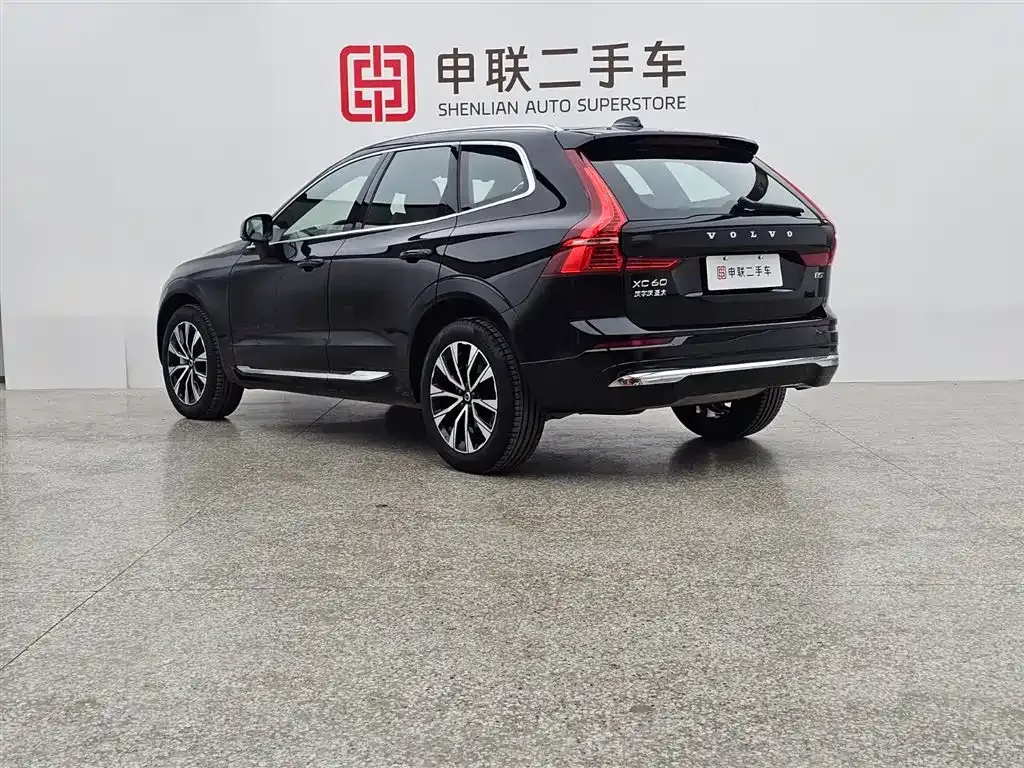 Volvo XC60 — фото 8
