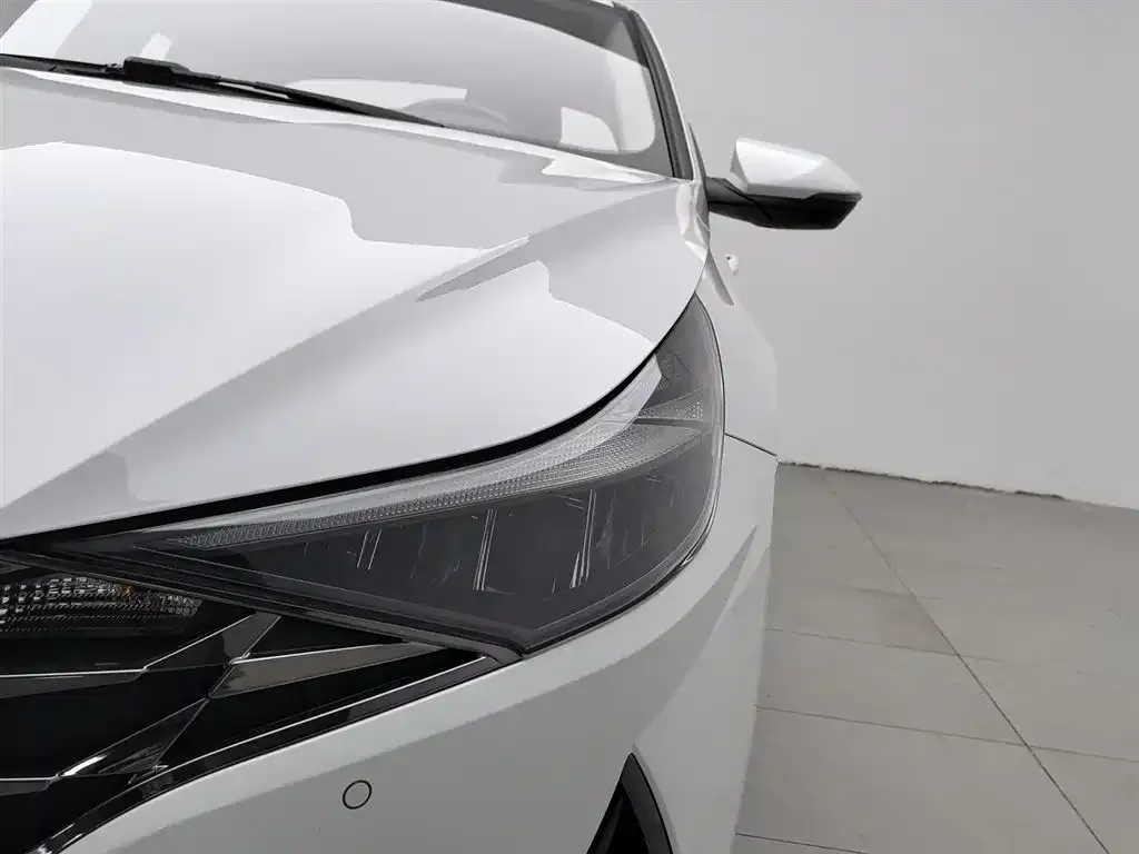 Hyundai Elantra — фото 2