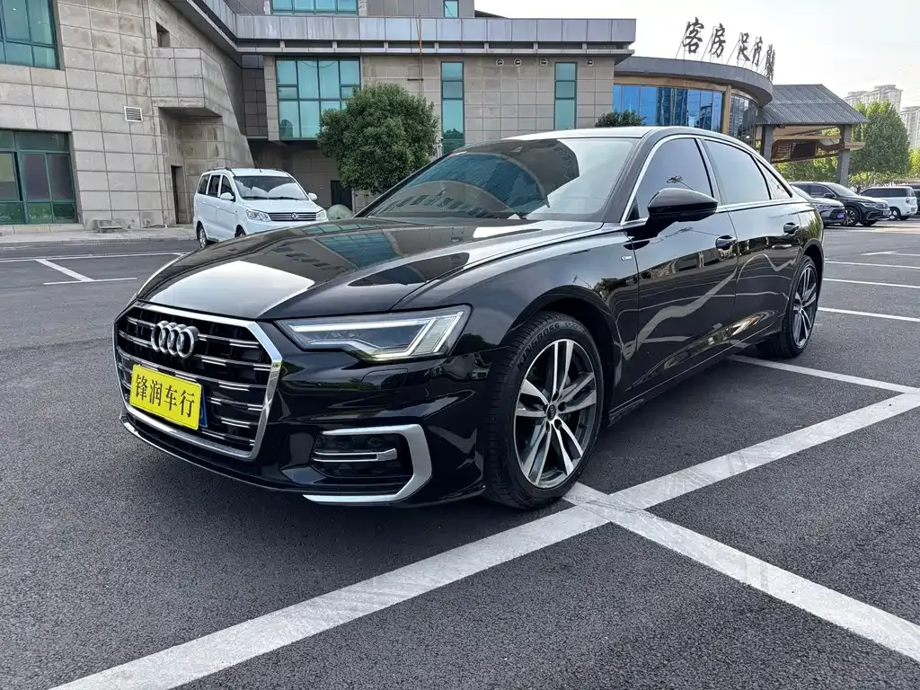 Audi A6L — фото 1