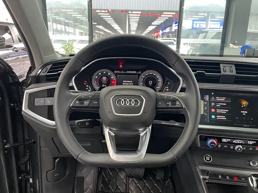 Audi Q3 — фото 5