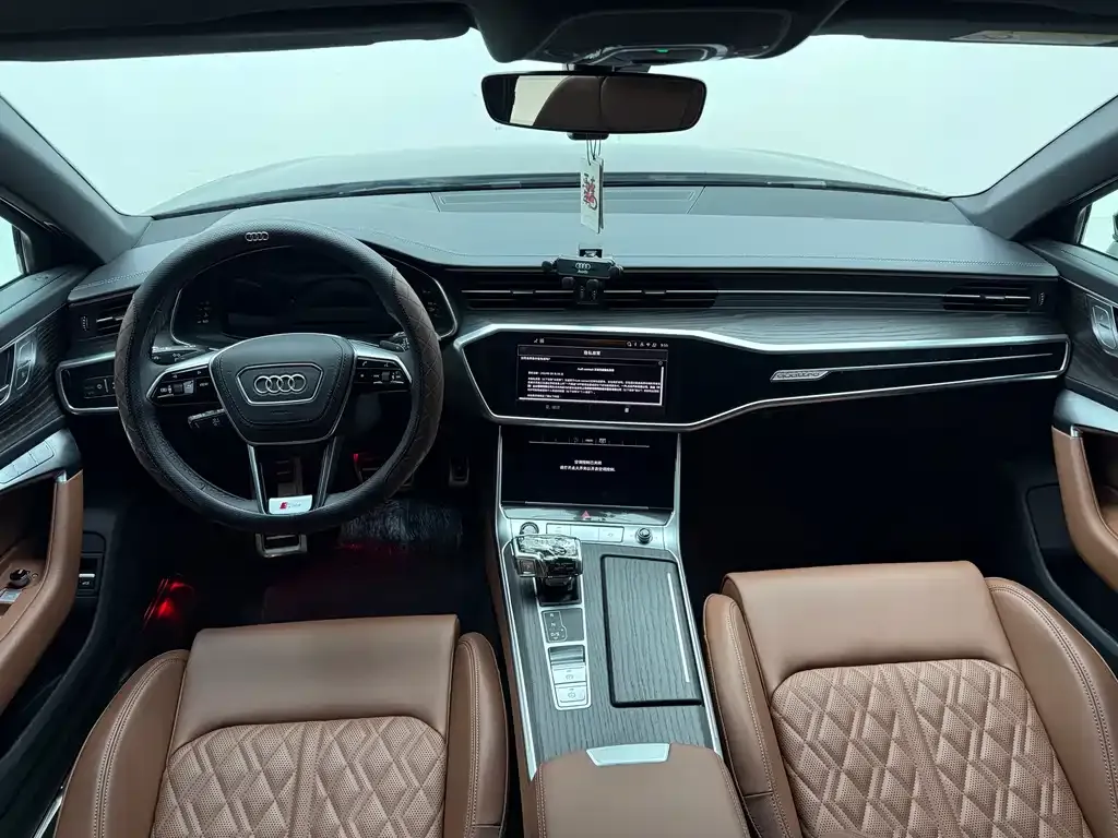 Audi A6L — фото 10