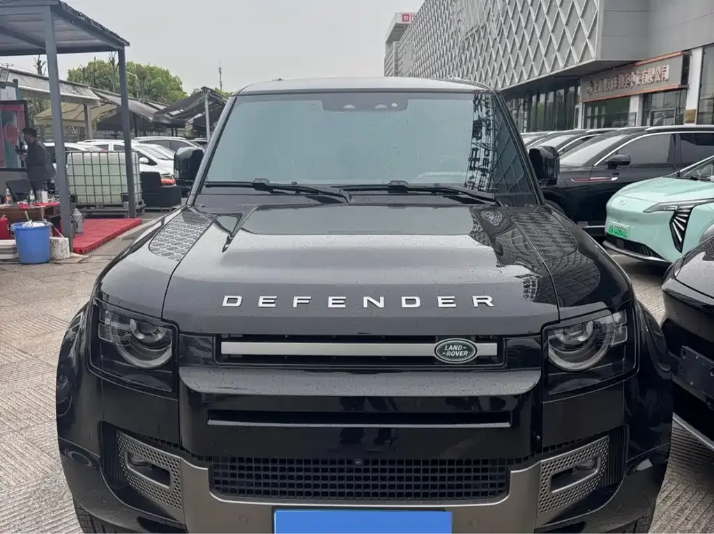 Land Rover Defender — фото 1