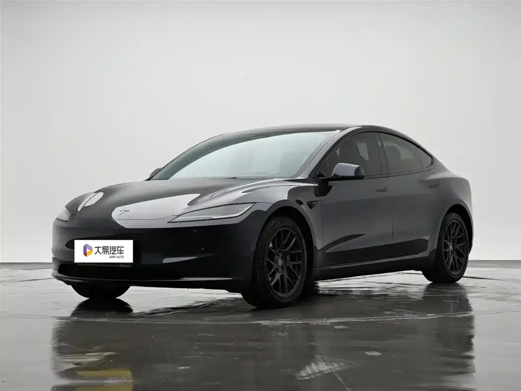 Tesla Model 3 — фото 1