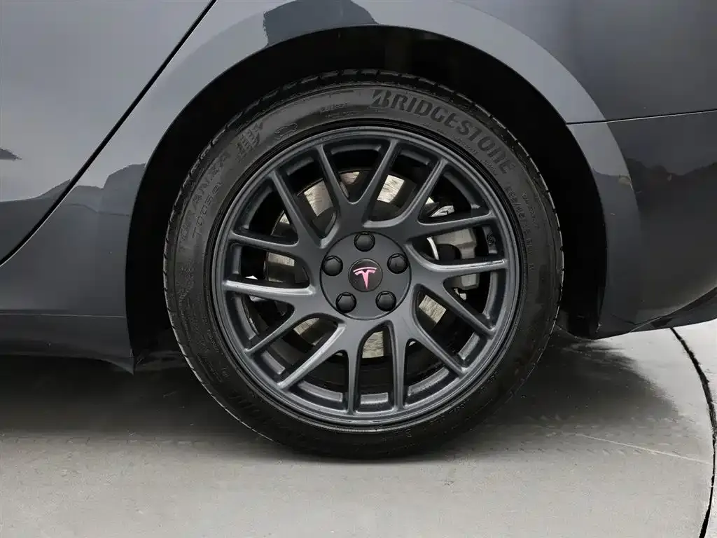 Tesla Model 3 — фото 6