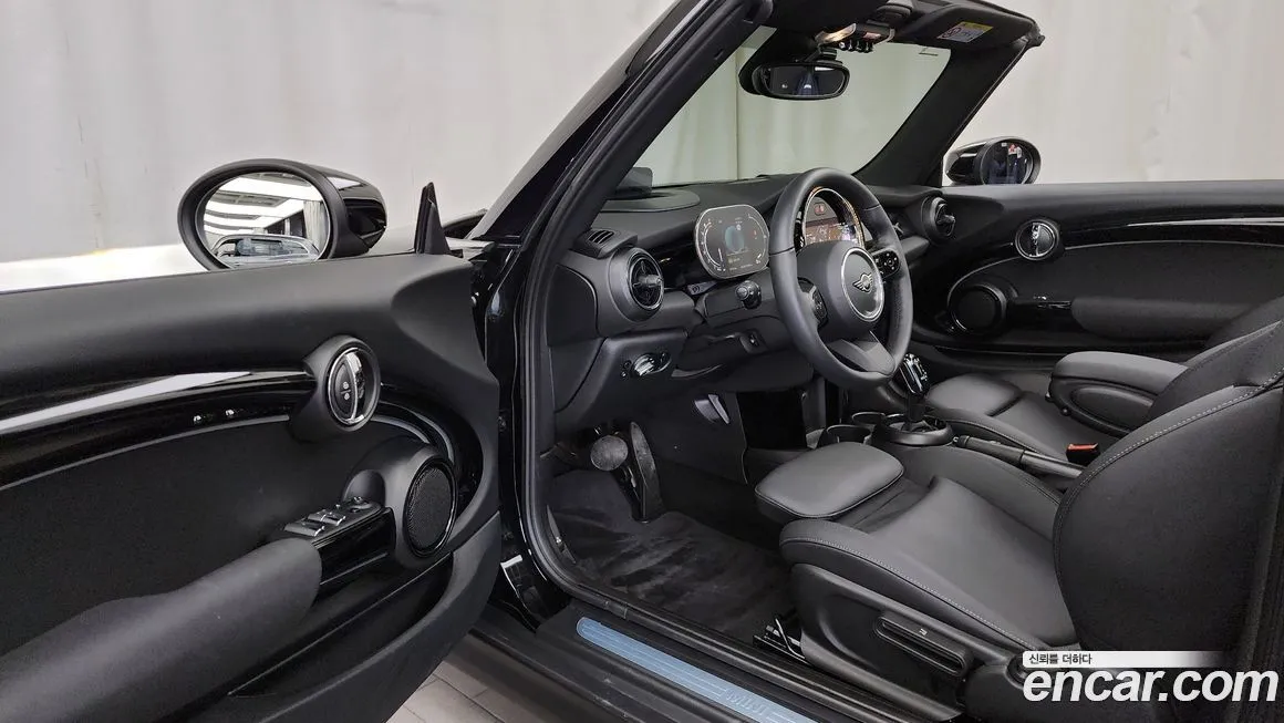 Mini Cooper Convertible 2024 из KR, фото 8