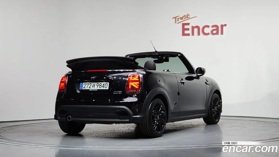 Mini Cooper Convertible 2024 из KR, фото 2